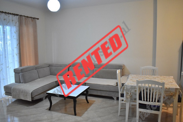 Apartament me&nbsp;qira ne rrugen Don Bosko prane Kompleksit Vizion Plus ne Tirane.

Pozicionohet 